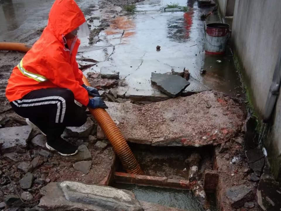 庆元专业清理污水池 炜誉市政以规范流程守护城市 “肠道”